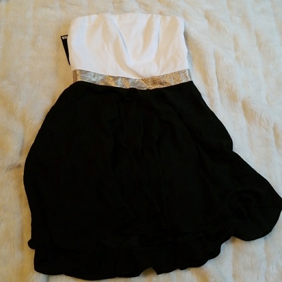 Express Dresses & Skirts - 🍸NWT Express strapless dress ❤️Valentine's Day❤